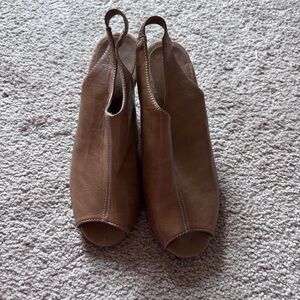 AEROSOLES tan strappy  Mules with Polished Finish